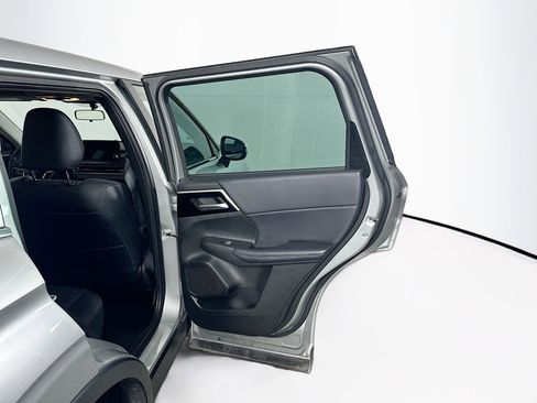 Used 2023 Mitsubishi Outlander SE image 32