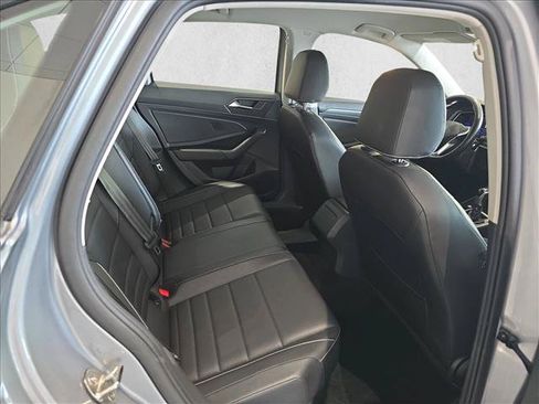 Used 2024 Volkswagen Jetta SE FWD image 11
