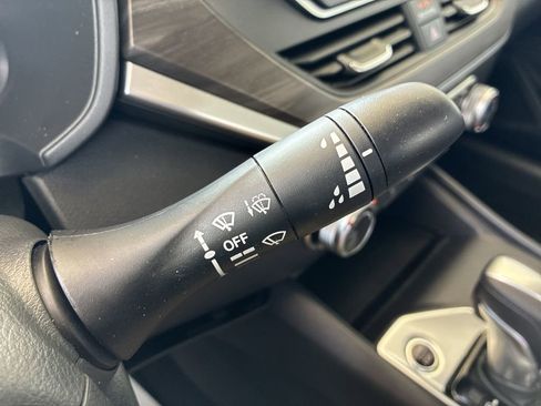 Used 2025 Nissan Altima 2.5 SV FWD image 28