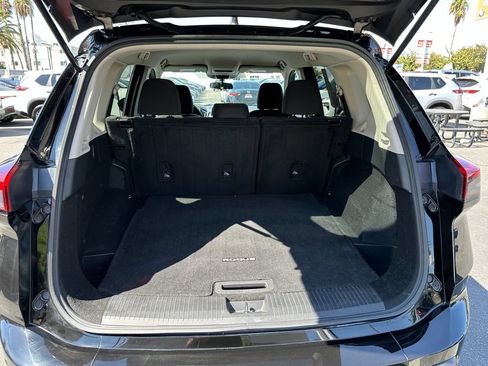 Used 2024 Nissan Rogue S FWD image 18