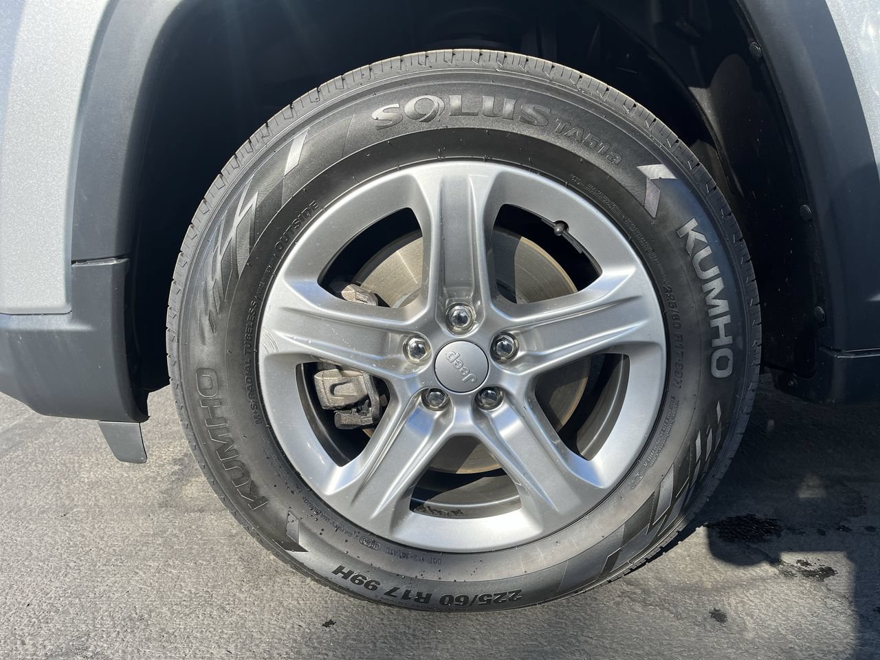 Used 2023 Jeep Compass Latitude AWD/4WD image 30