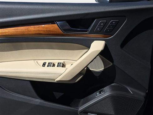 Certified 2023 Audi Q5 2.0T Premium Plus w/ Premium Plus Package image 18