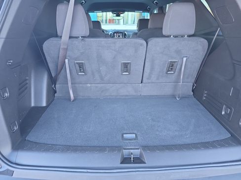 Used 2023 Chevrolet Traverse LT image 38