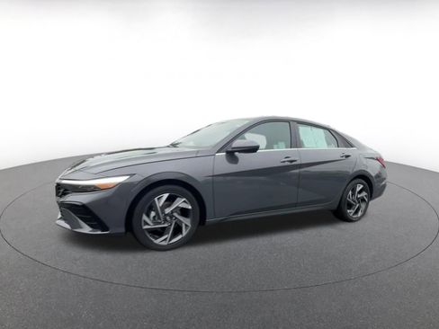 Used 2025 Hyundai Elantra SEL image 8
