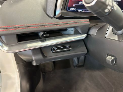 Used 2020 Chevrolet Corvette Stingray 2LT Z51 Performance P w/ 2LT Preferred Equipment Group image 22