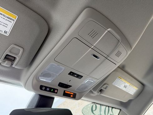Used 2019 Buick Envision Essence FWD image 23