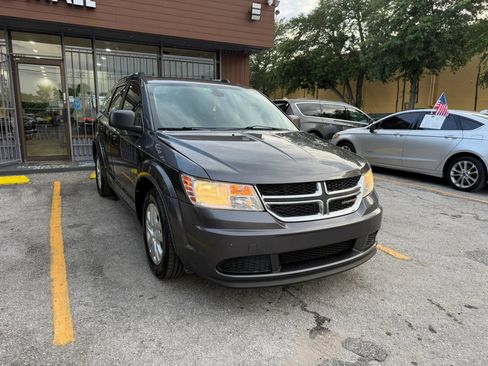 Used 2018 Dodge Journey SE FWD image 3