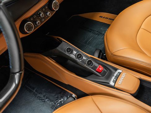 Used 2018 Ferrari 488 GTB RWD image 27