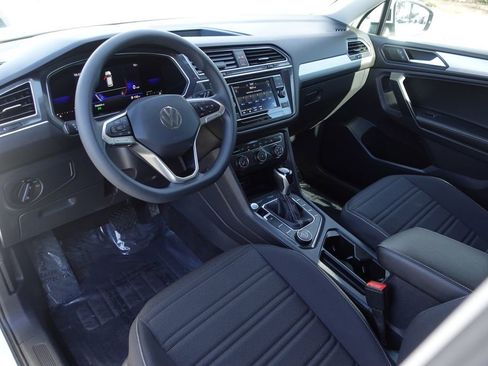 Used 2022 Volkswagen Tiguan S image 11