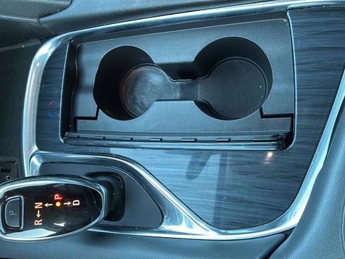 Used 2019 Buick Enclave Essence image 18