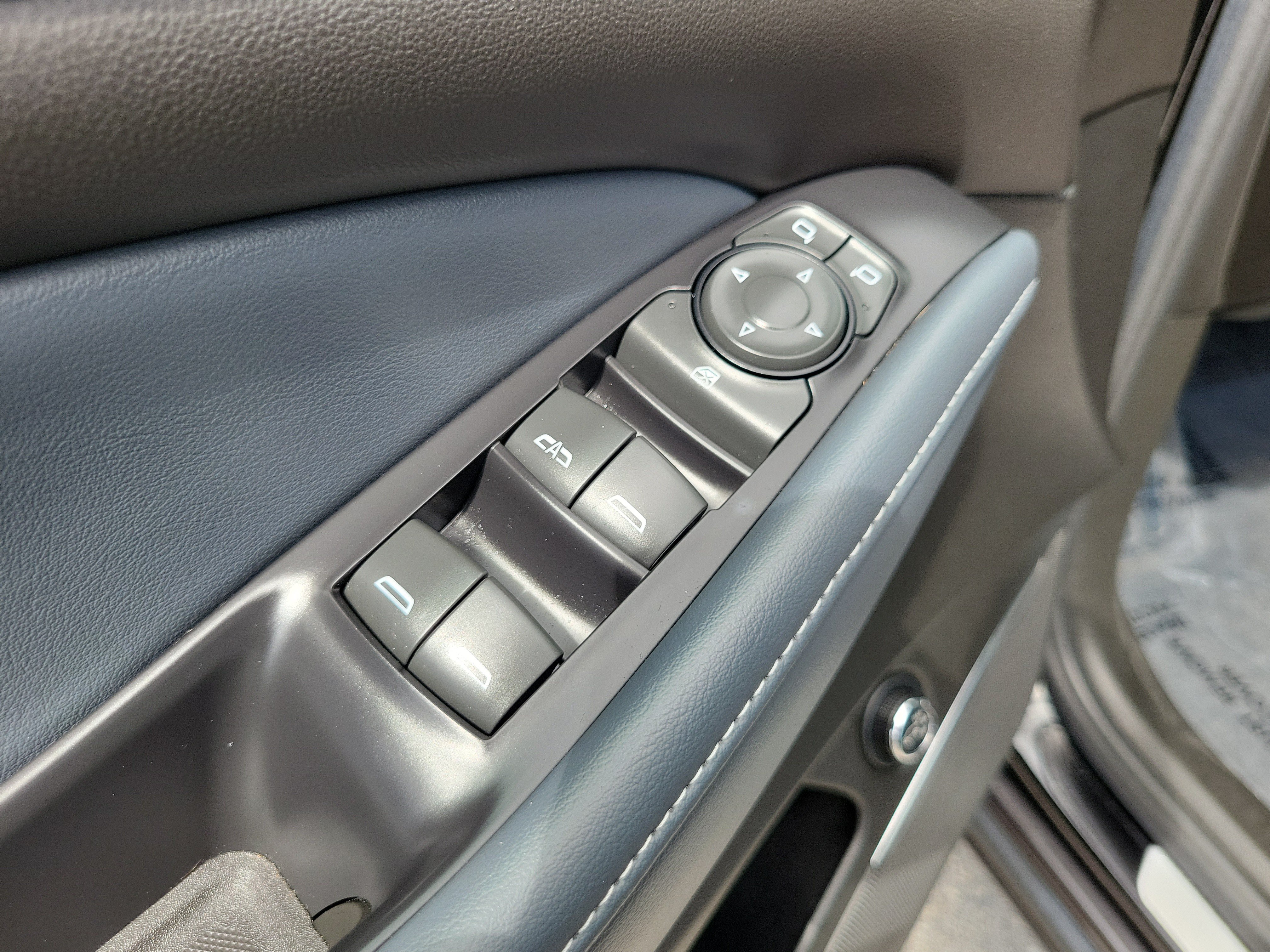 Used 2022 Buick Enclave Essence FWD image 25