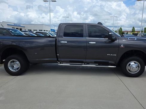 Used 2024 RAM 3500 Tradesman w/ Chrome Appearance Group AWD/4WD image 6