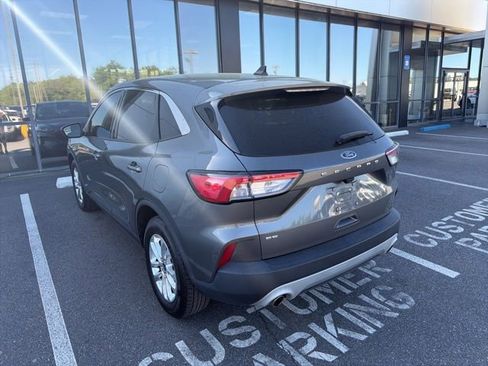 Used 2022 Ford Escape SE image 4