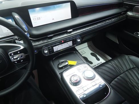 Used 2025 Genesis G90 3.5T AWD/4WD image 17