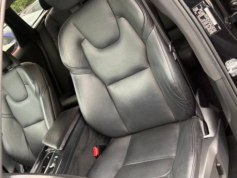 Used 2018 Volvo XC60 T5 Momentum w/ Vision Package AWD/4WD image 21