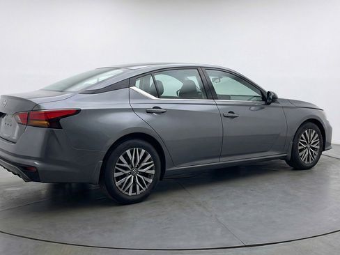 Used 2025 Nissan Altima 2.5 SV image 9