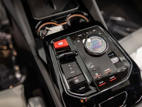 Used 2025 BMW M5 w/ Carbon Package image 28