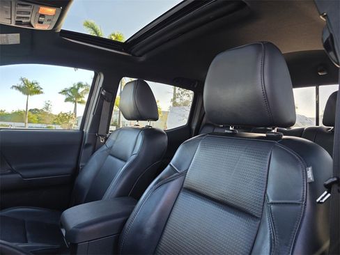 Used 2019 Toyota Tacoma Limited image 21