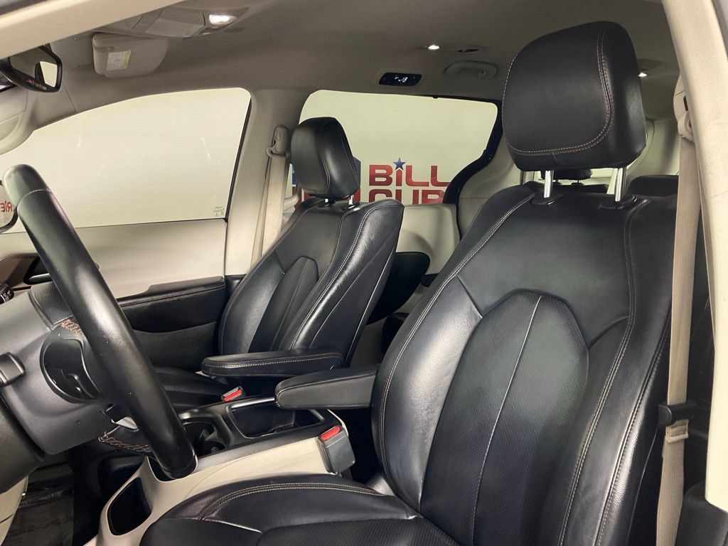 Used 2018 Chrysler Pacifica Touring-L Plus FWD image 14