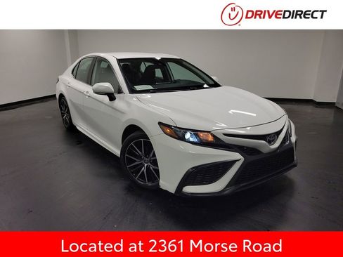 Used 2023 Toyota Camry SE image 1