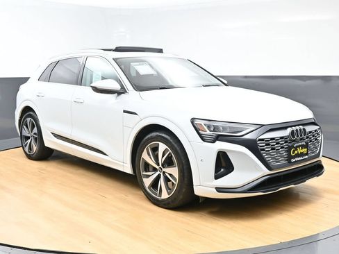 Used 2024 Audi Q8 e-tron Premium Plus w/ Premium Plus Package AWD/4WD image 3