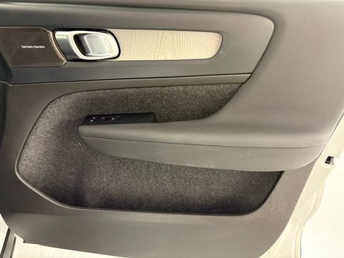 Used 2023 Volvo XC40 B5 Ultimate w/ Protection Package Premier image 40