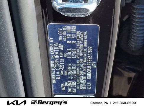 Used 2025 Kia Niro LX image 27