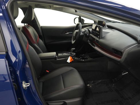 Used 2025 Toyota Prius Plug-In Hybrid image 11