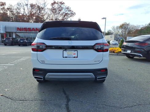 Used 2023 Honda Pilot Elite image 6