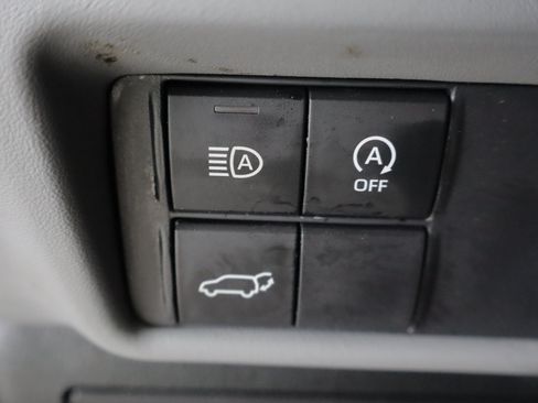 Used 2025 Toyota Highlander XLE AWD/4WD image 21