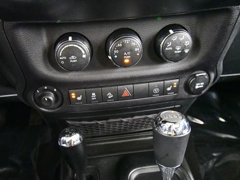 Used 2017 Jeep Wrangler Unlimited Sahara AWD/4WD image 23