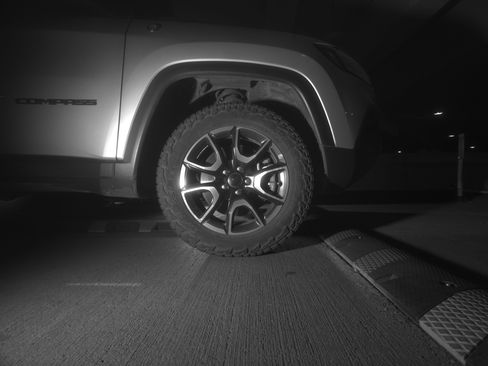 Used 2025 Jeep Compass Trailhawk image 13