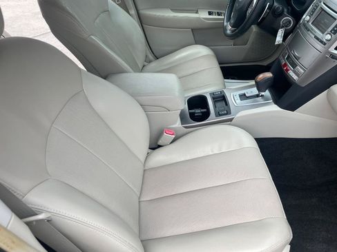 Used 2014 Subaru Outback 3.6R Limited w/ Moonroof Package AWD/4WD image 29
