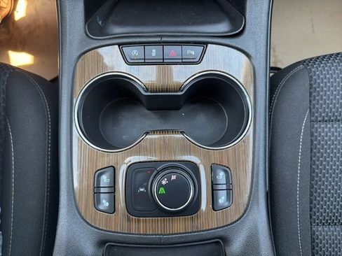 Used 2023 GMC Acadia SLE w/ Driver Convenience Package FWD image 23