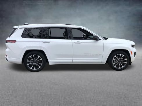 Certified 2022 Jeep Grand Cherokee L Overland w/ Luxury Tech Group IV AWD/4WD image 10