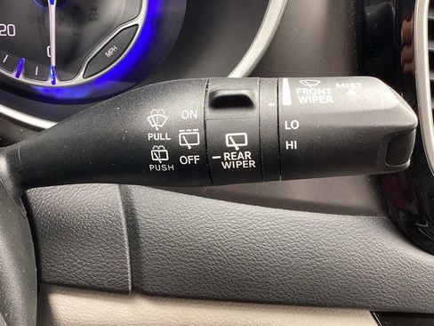 Used 2023 Chrysler Pacifica Touring-L image 31