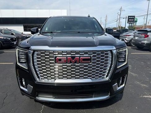 Used 2024 GMC Yukon Denali w/ Advanced Technology Package AWD/4WD image 2