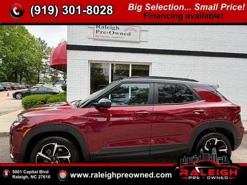 Used 2023 Chevrolet TrailBlazer RS w/ Sun and Liftgate Package image 1
