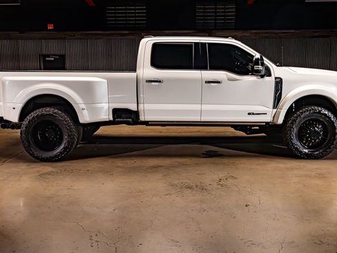 Used 2023 Ford F450 Lariat w/ Lariat Ultimate Package AWD/4WD image 10