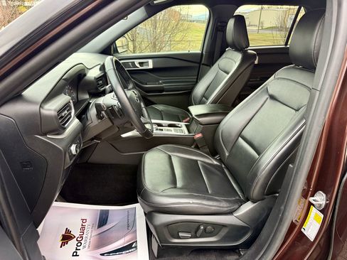 Used 2020 Ford Explorer XLT w/ Equipment Group 202A image 8