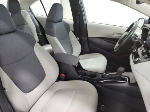 Used 2021 Toyota Corolla LE FWD image 15
