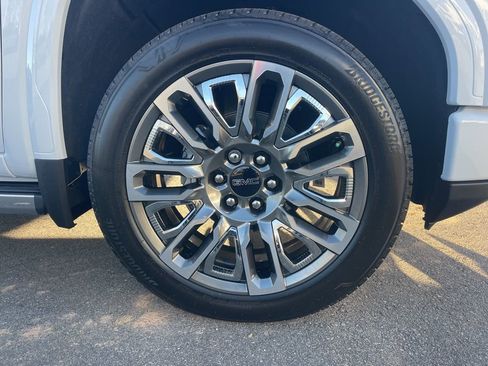 New 2026 GMC Sierra 1500 Denali Ultimate w/ LPO, Black Badging Package image 40