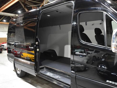 Used 2015 Mercedes-Benz Sprinter 3500 image 33