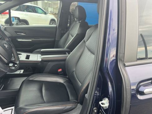 Used 2022 Toyota Sienna XSE w/ XSE Plus Package image 17