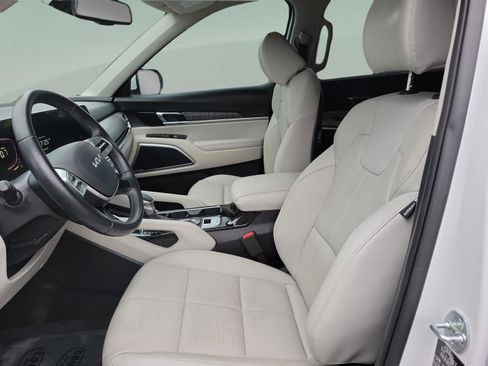 Certified 2024 Kia Telluride EX w/ EX Captain's Chair Package FWD image 17