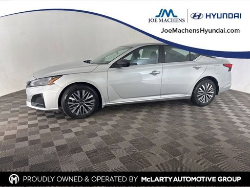 Used 2024 Nissan Altima 2.5 SV image 4