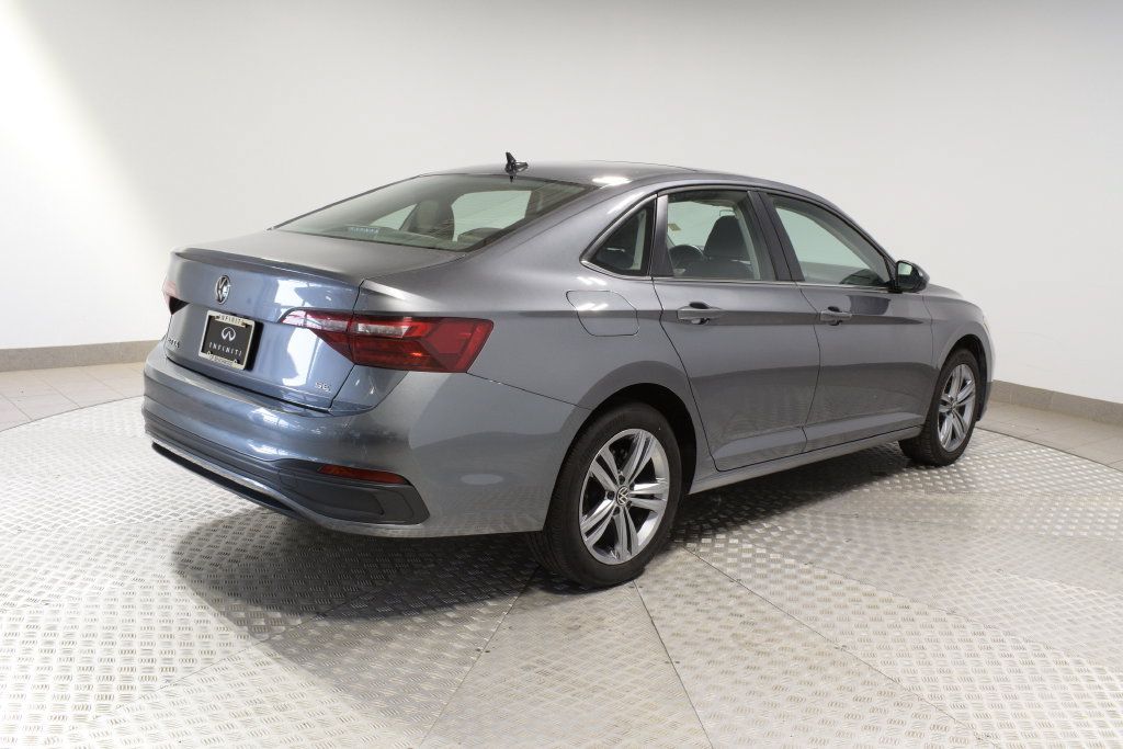 Used 2024 Volkswagen Jetta SE FWD image 11