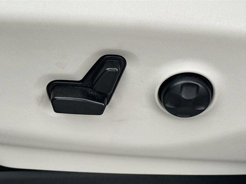 Used 2021 Chrysler Pacifica Touring-L w/ Premium & Safety Sphere Group FWD image 25