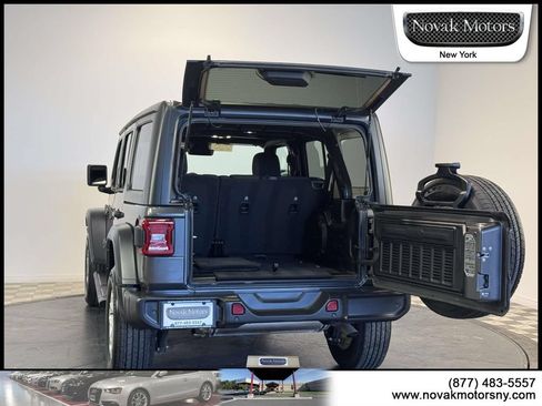 Used 2023 Jeep Wrangler Unlimited Sport AWD/4WD image 5