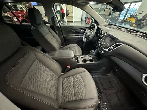 Used 2021 Chevrolet Equinox LT image 16